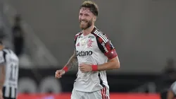 Léo Pereira brilhou no ataque e na defesa do Flamengo no clássico