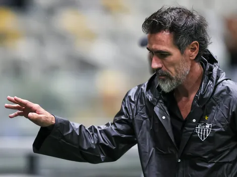 Eduardo Dominguez tem momento de fúria após derrota do Atlético-MG; veja vídeo