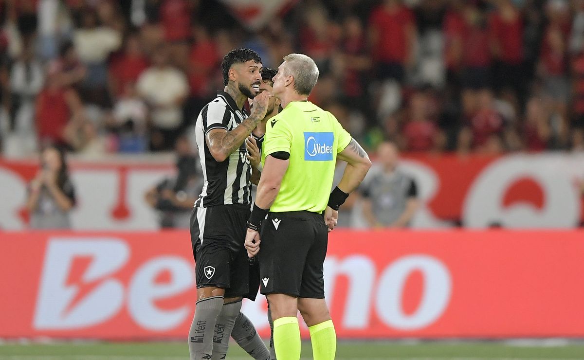 Anderson Daronco esclarece expulsão de Barboza em Botafogo x Flamengo e relata xingamento: “Um desastre, um cagão”
