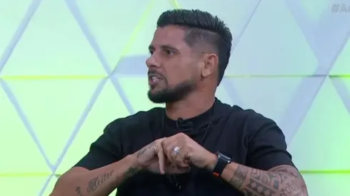 Cicinho projetou como será o clássico alvinegro - Foto: Reprodução/SBT