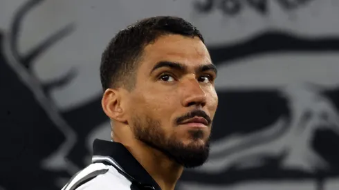 Allan antes da bola rolar no clássico