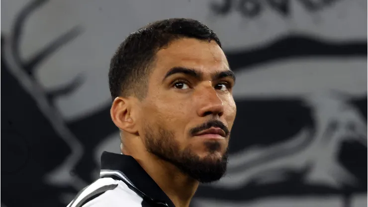Allan antes da bola rolar no clássico