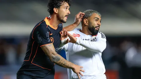 Corinthians encara Santos na Vila Belmiro tentando quebrar jejum em clássicos na temporada - Foto Marcello ZambranaAGIF
