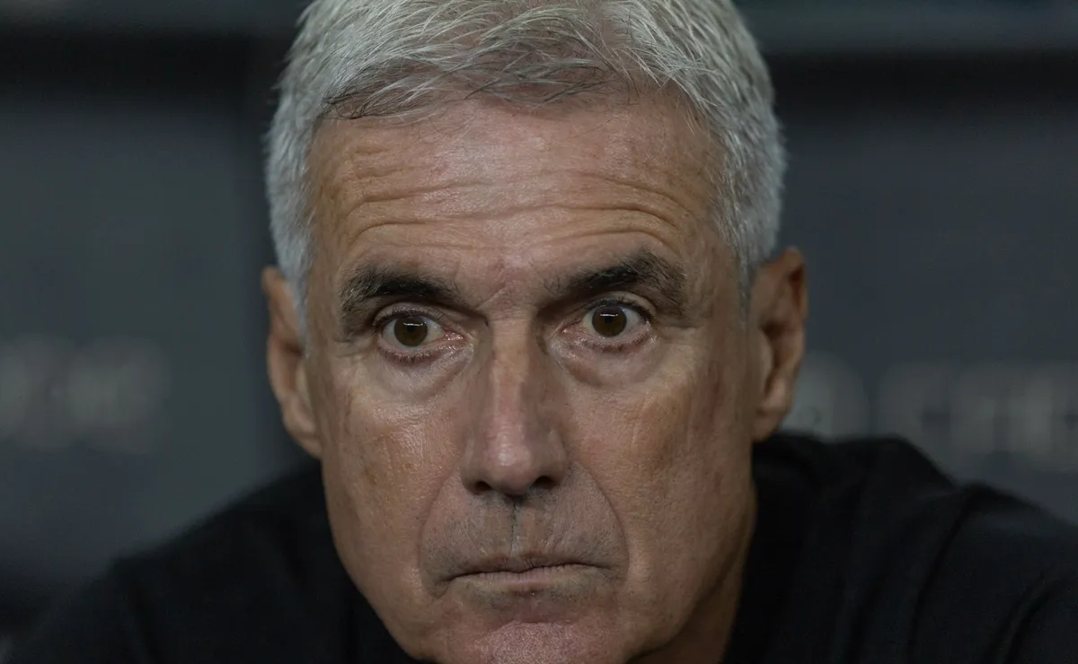 Grêmio Enfrenta Chapecoense Sem Arthur e Gustavo Martins: Desfalques Impactantes para Luís Castro