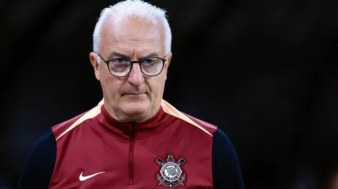 Dorival Júnior está pressionado no Corinthians.
