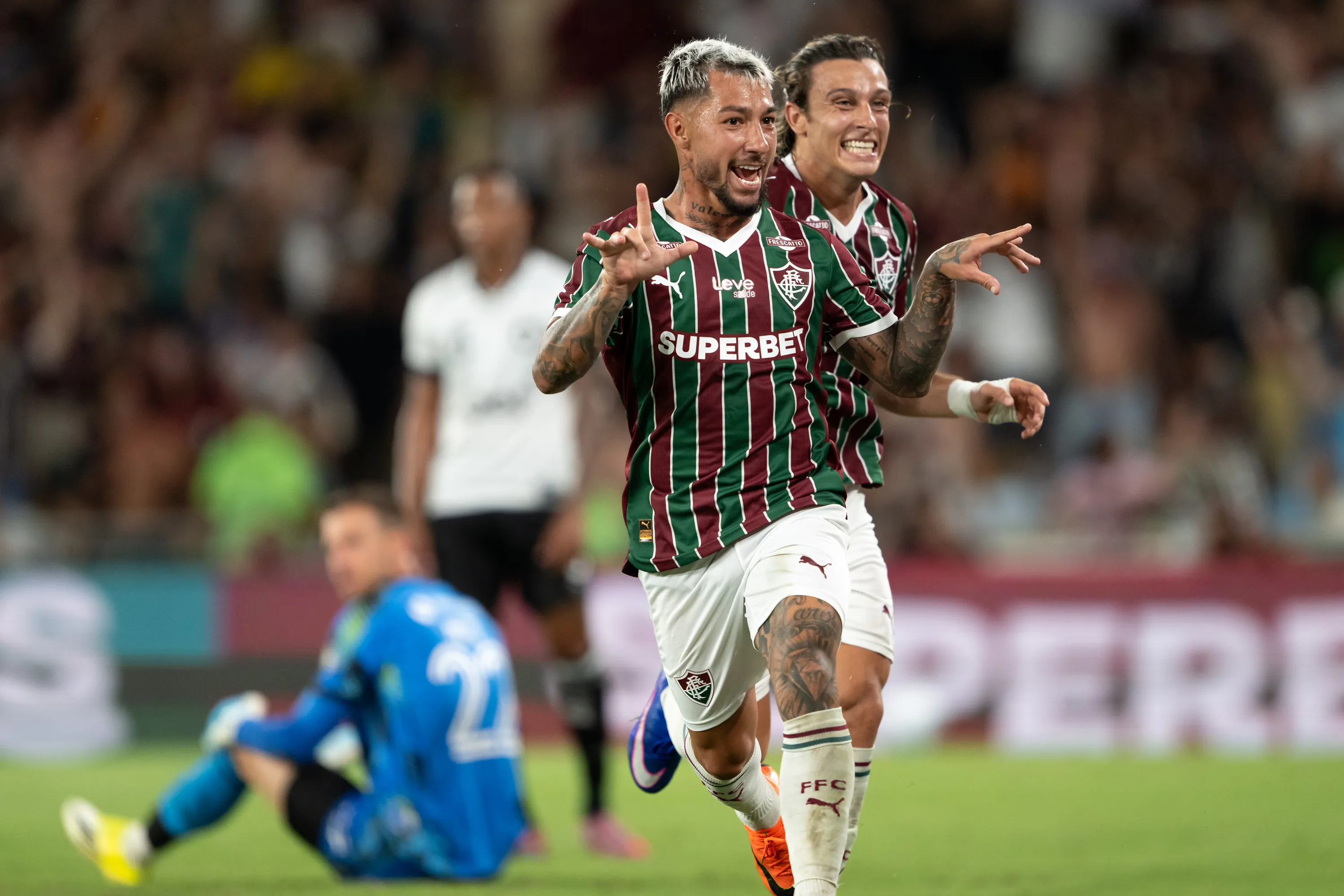 Acosta comemora um de seus gols pelo Fluminense. Foto: Jorge Rodrigues/AGIF