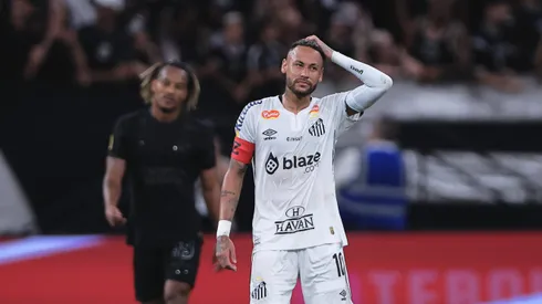 Neymar Jr. jogador do Santos lamenta durante partida contra o Corinthians no estadio Arena Corinthians pelo campeonato Paulista 2025. Foto: Ettore Chiereguini/AGIF