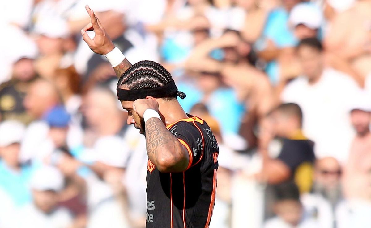 Memphis Depay marca golaço e abre o placar para o Corinthians no clássico contra o Santos