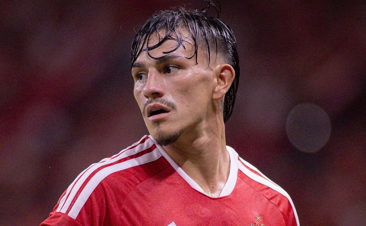 Bernabei é alvo de fortes críticas após derrota do Internacional para o Bahia no Beira-Rio