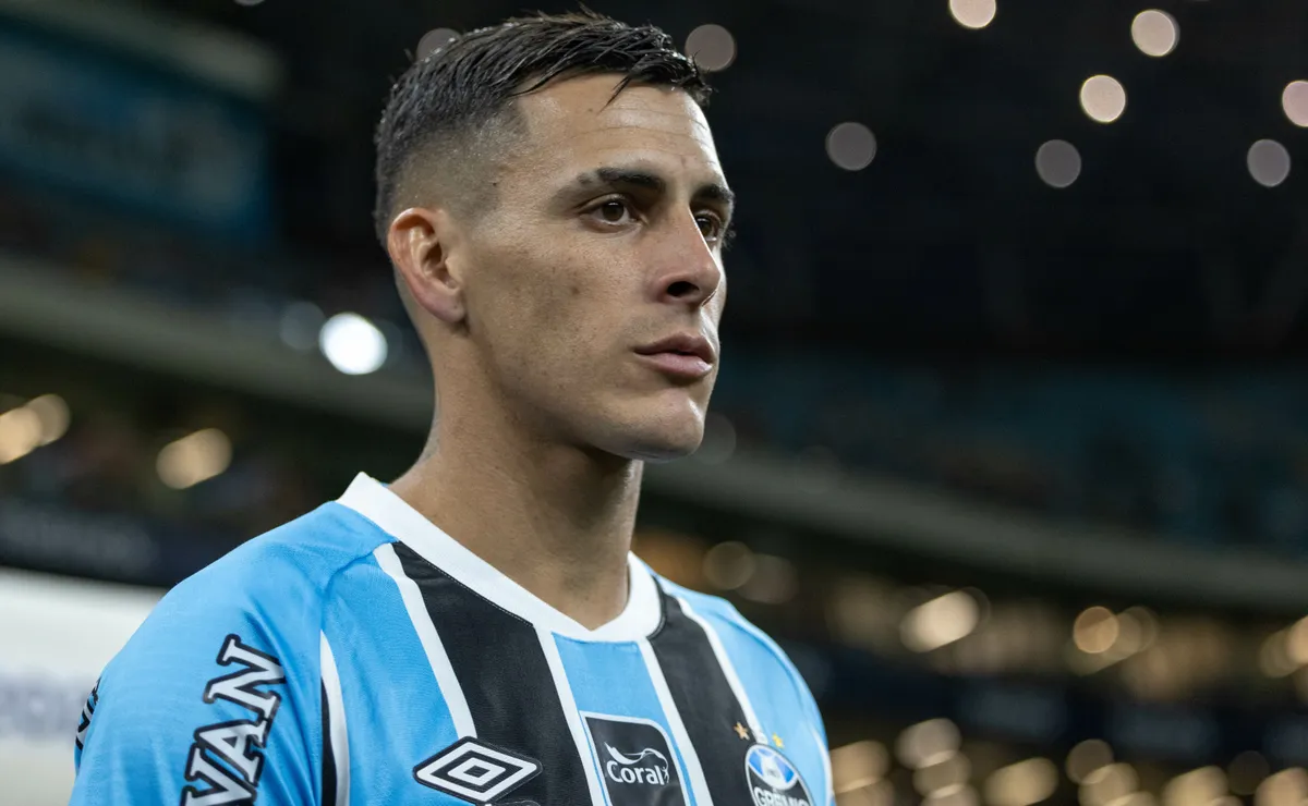 Grêmio trava renovação de Pavón por detalhe “bobo” no contrato e liga alerta no mercado