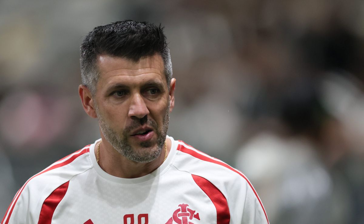 Pezzolano fica ainda mais pressionado no Internacional após a derrota para o Bahia, no Beira-Rio