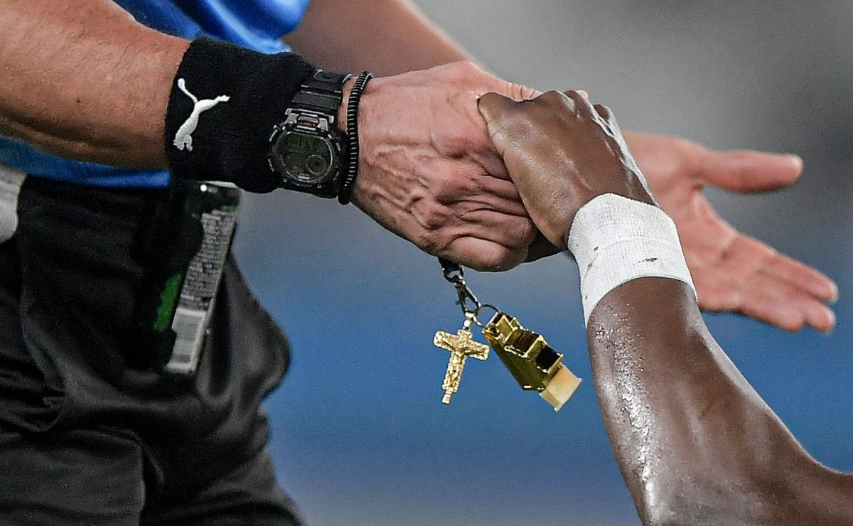 CBF afasta árbitras após atraso em clássico entre Botafogo e Flamengo no Brasileirão Feminino