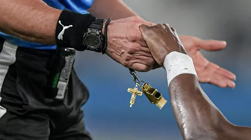 Arbitragem. Foto: Thiago Ribeiro/AGIF