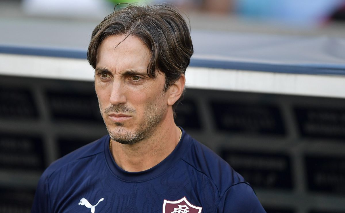 Luis Zubeldía destaca paciência do Fluminense e lamenta tensão até os acréscimos diante do Athletico-PR