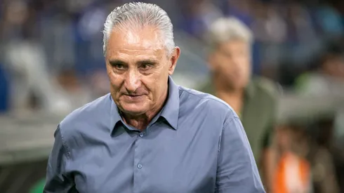 Tite, técnico do Cruzeiro, durante partida contra o Vasco no estádio Mineirão pelo Campeonato Brasileiro A 2026. Foto: Fernando Moreno/AGIF