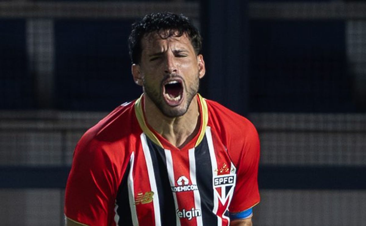 São Paulo vira o jogo contra o Bragantino e conquista a vitória com gols de Sabino e Calleri