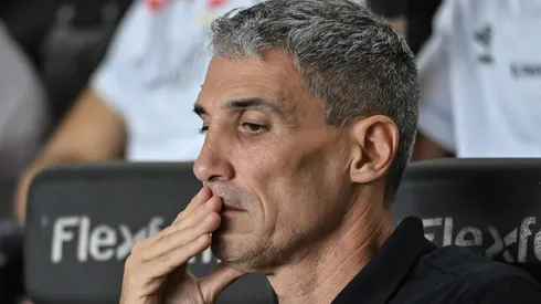 Vojvoda vê pressão aumentar por conta do rendimento abaixo do Santos