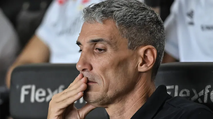 Vojvoda vê pressão aumentar por conta do rendimento abaixo do Santos