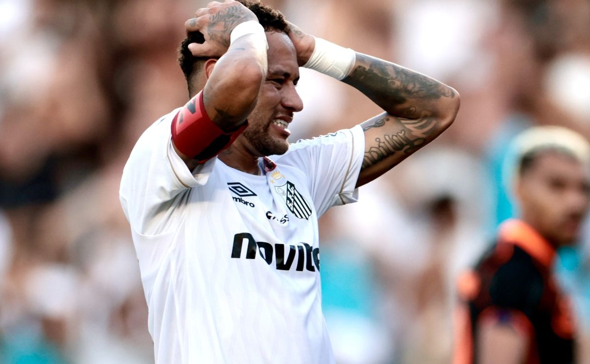 Neymar desabafa após empate contra o Corinthians e faz duras críticas ao gramado do estádio do Santos