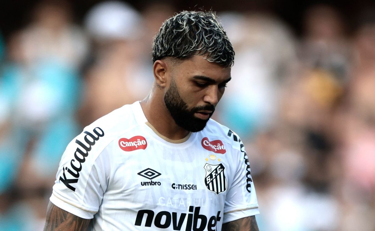 Gabigol teve substituição explicada por auxiliar de Vojvoda, que expôs pedido do atacante: “troca forçada”