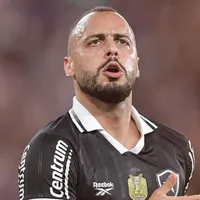 Corinthians avança por empréstimo de Arthur Cabral