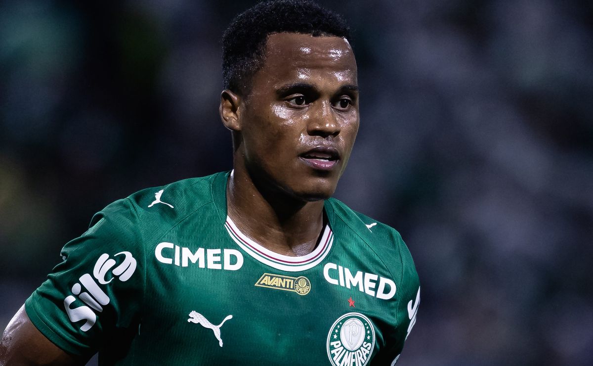 Abel defende Jhon Arias de cobrança da imprensa e detalha como colombino se apresentou desgastado