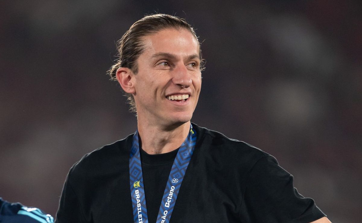 Filipe Luís muda de ideia e aceita ouvir proposta do Cruzeiro duas semanas após demissão no Flamengo