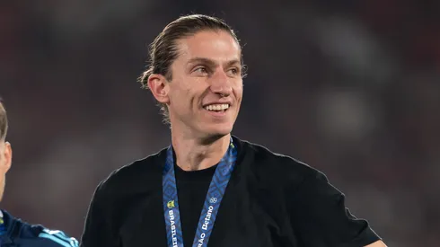 Filipe Luís vai ouvir proposta do Cruzeiro.