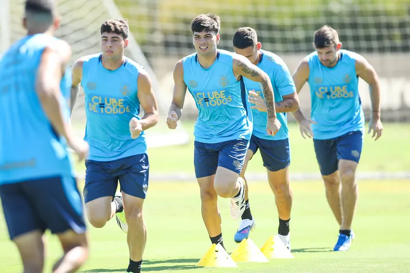 Elenco do Grêmio durante treino. Foto: Angelo Pieretti/Grêmio FBPA