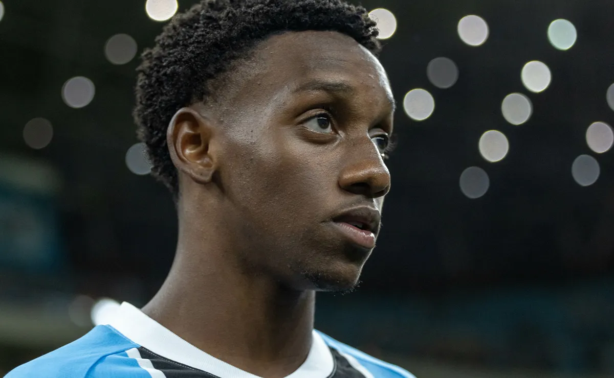 Grêmio adota cautela com Gabriel Mec e deixa futuro em aberto no mercado