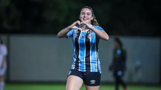 Atacante Helô em campo pelo Grêmio
