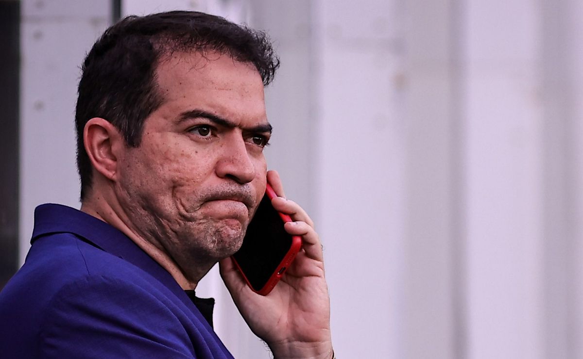 Marcelo Paz aguarda proposta oficial no Corinthians após interesse revelado do Vitória por Pedro Raul