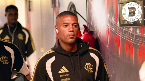 De la Cruz jogador do Flamengo durante viagem do elenco