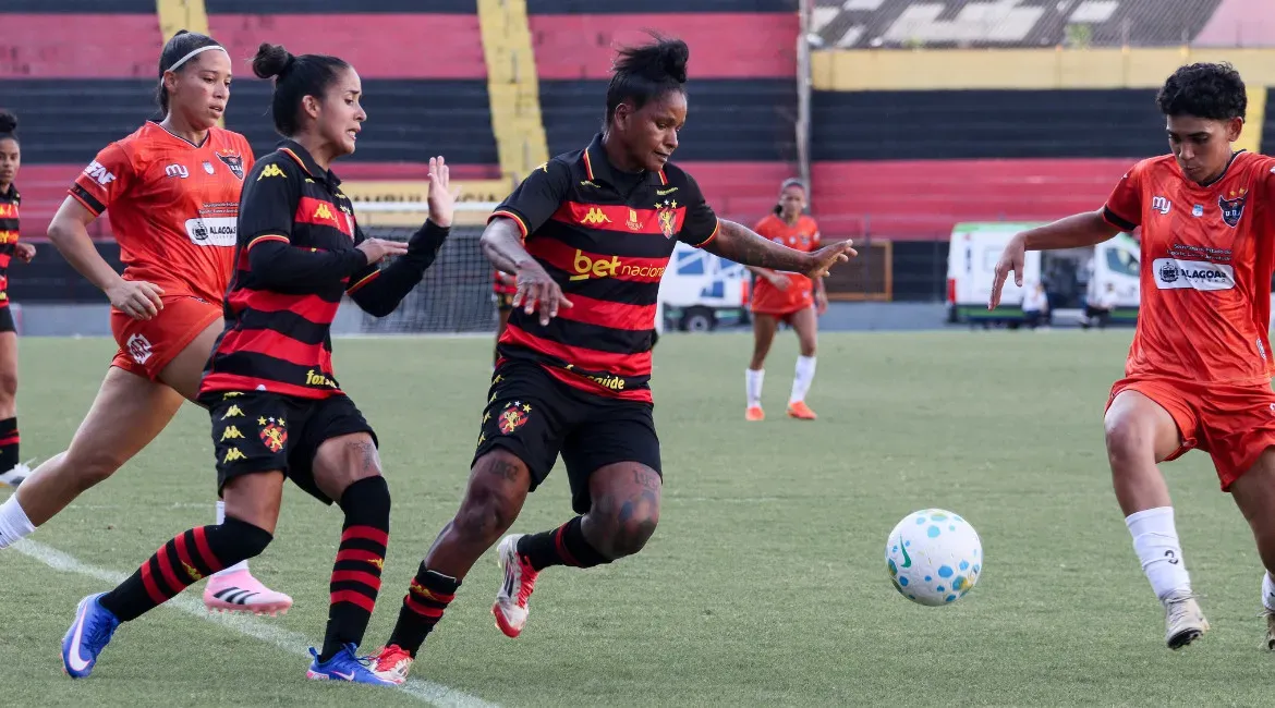 Jogadoras do Sport em duelo contra o UDA no Brasileirão Feminino A2