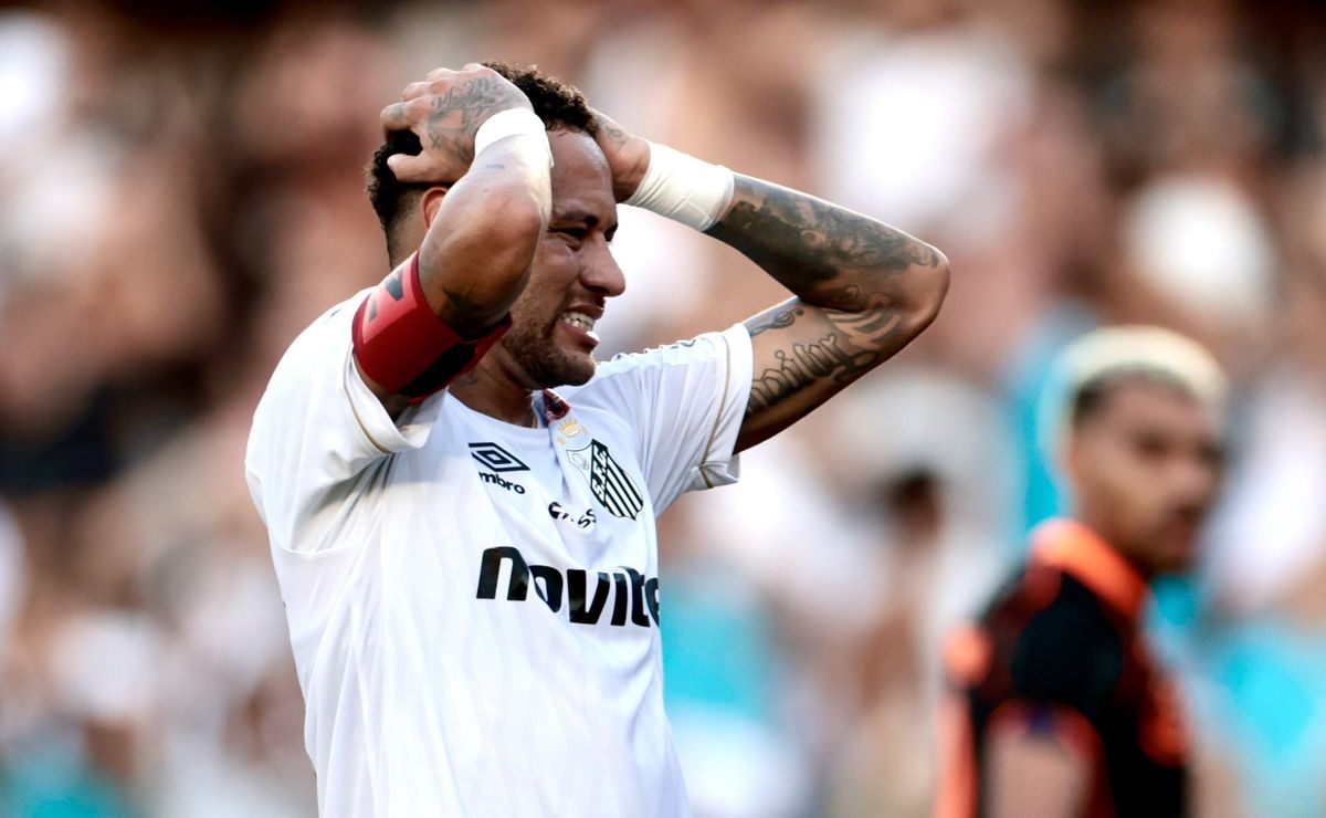 Com assistência “sem querer”, Neymar tem atuação discreta em clássico entre Santos e Corinthians