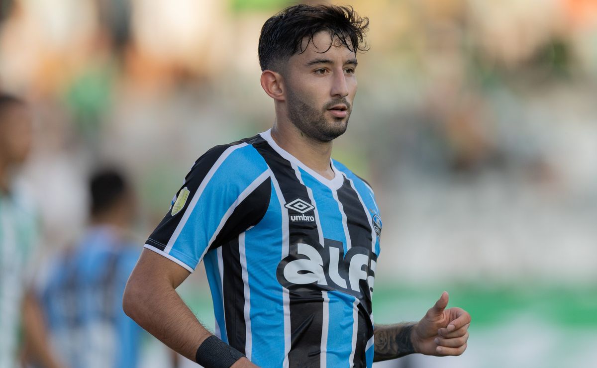 Villasanti volta aos treinos no Grêmio após sete meses; Copa do Mundo é objetivo