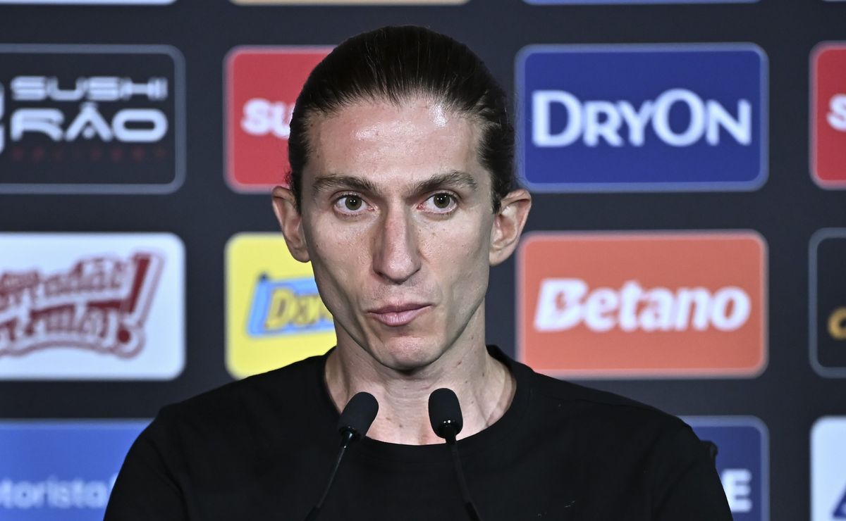 Filipe Luís não irá treinar o Cruzeiro no Brasil e seu novo clube será na Europa