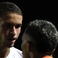 Vinícius Lira rompe ligamento do joelho e está fora da temporada no Santos