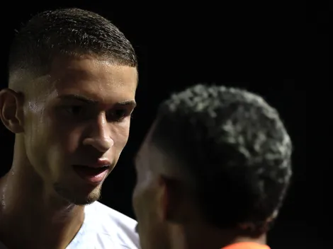 Vinícius Lira rompe ligamento do joelho e está fora da temporada no Santos