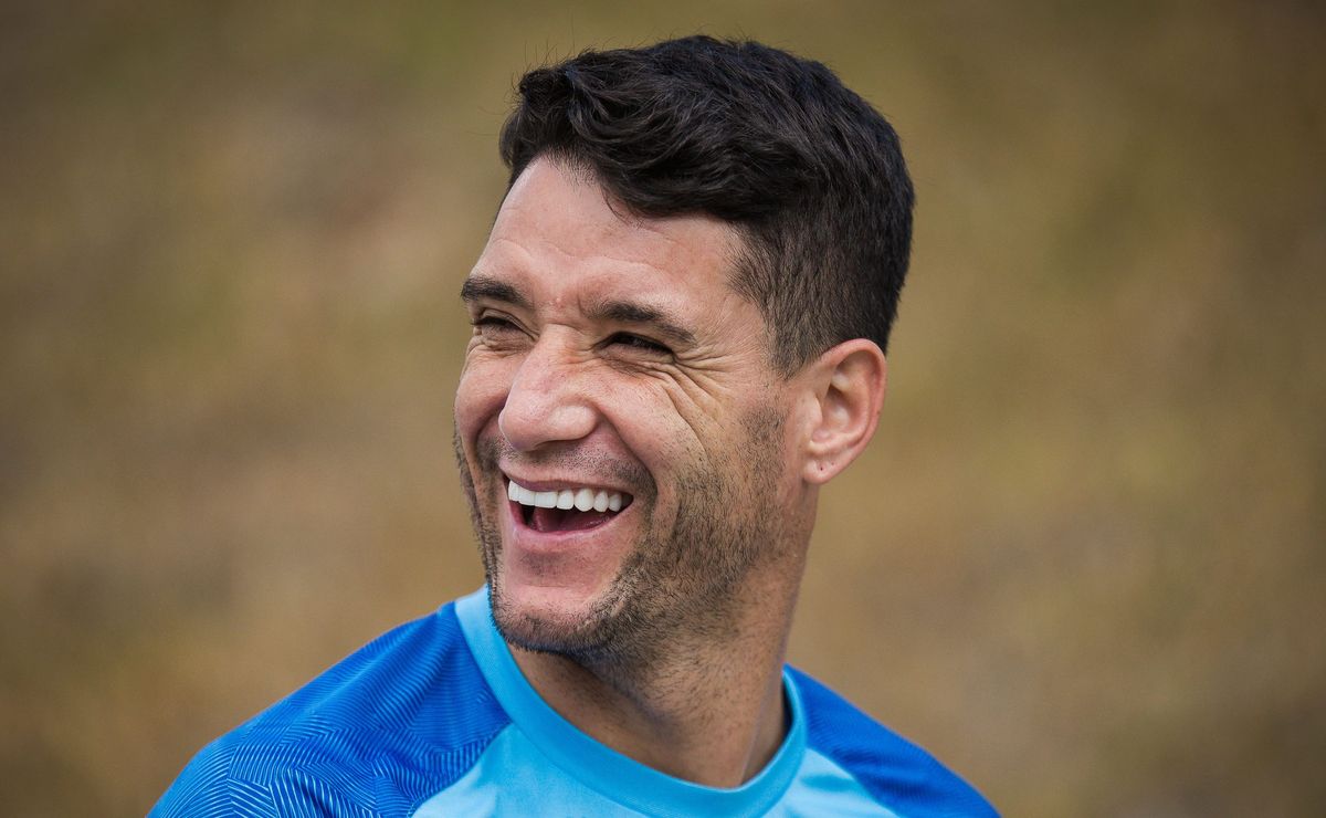 Thiago Neves muda a rota três após aposentadoria e foi anunciado como treinador do Bangu pelo sub-20