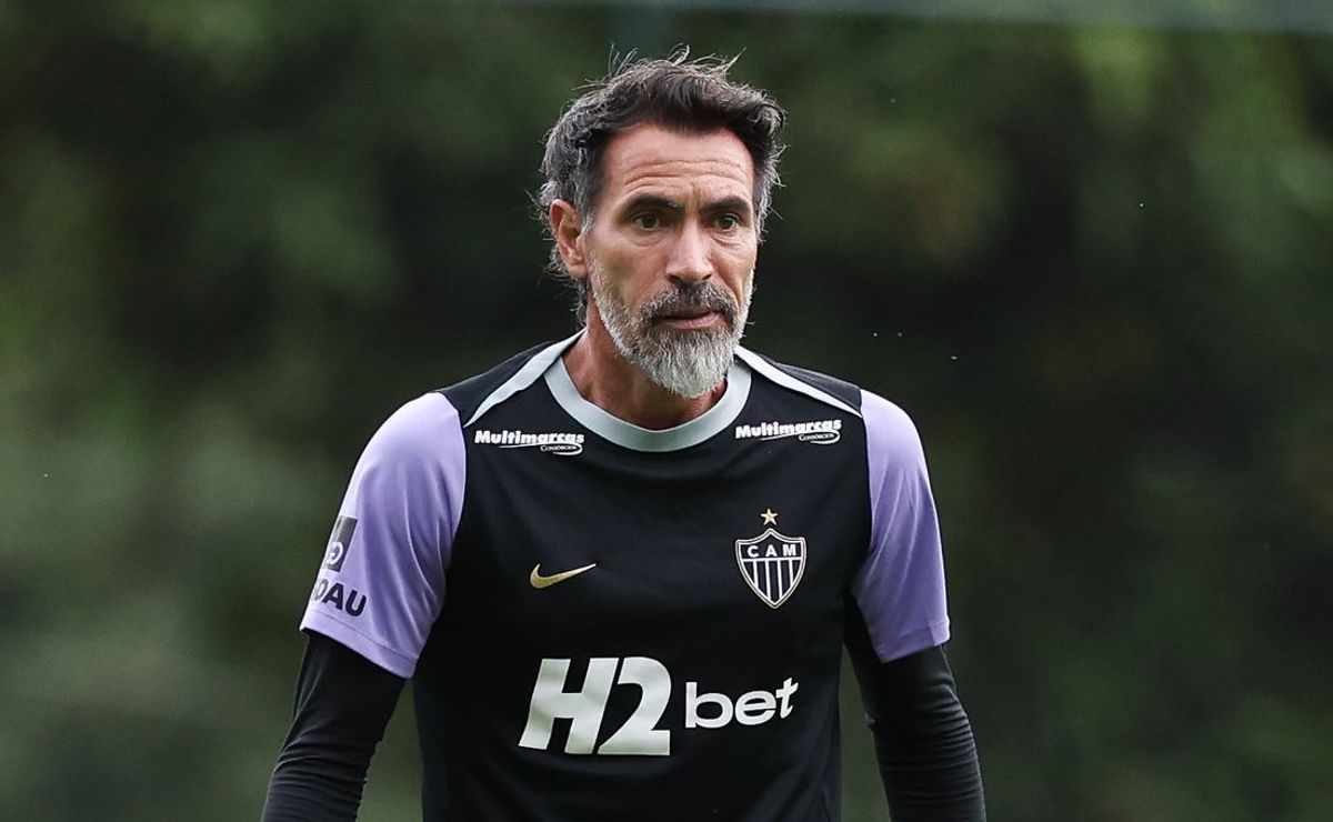 Eduardo Domínguez perde Ruan Tressoldi e prepara formação inédita na zaga contra o São Paulo
