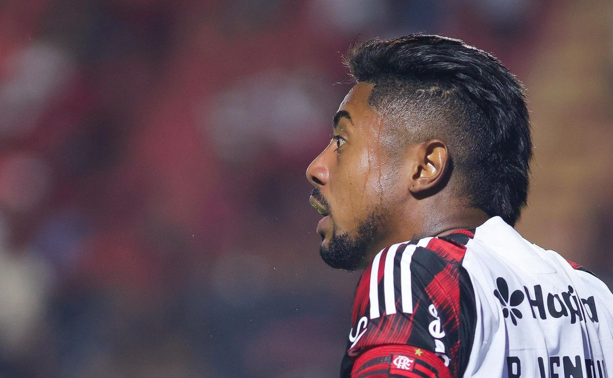 Flamengo quer renovar com Bruno Henrique, mas atacante não deve aceitar redução significativa no salário
