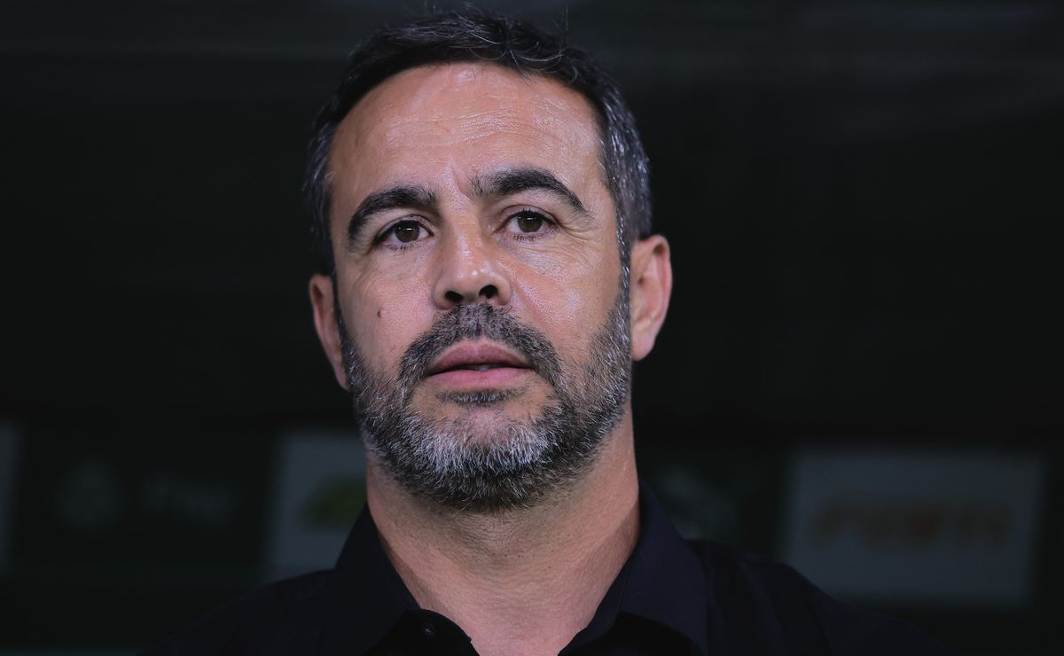 Cruzeiro aguarda resposta de Artur Jorge após formalizar oferta ao treinador do Al-Rayyan