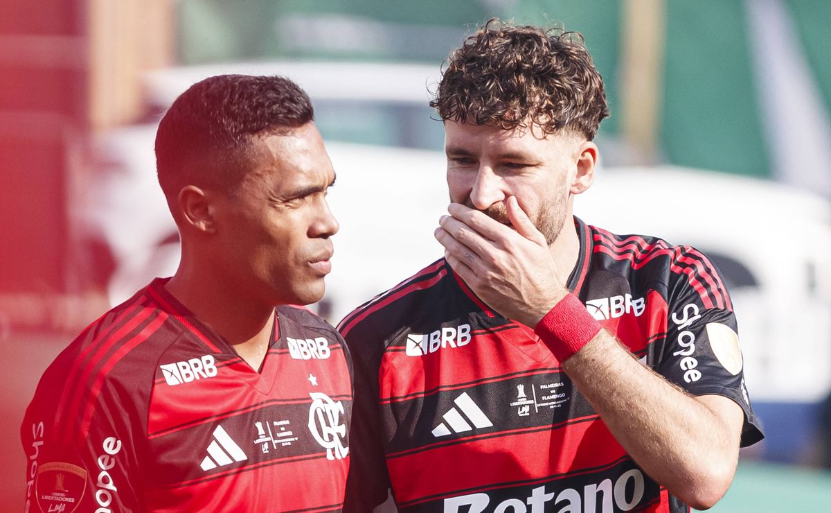 Convocado por Ancelotti, Alex Sandro pensa em trocar o Flamengo por destino com ‘menos intensidade’