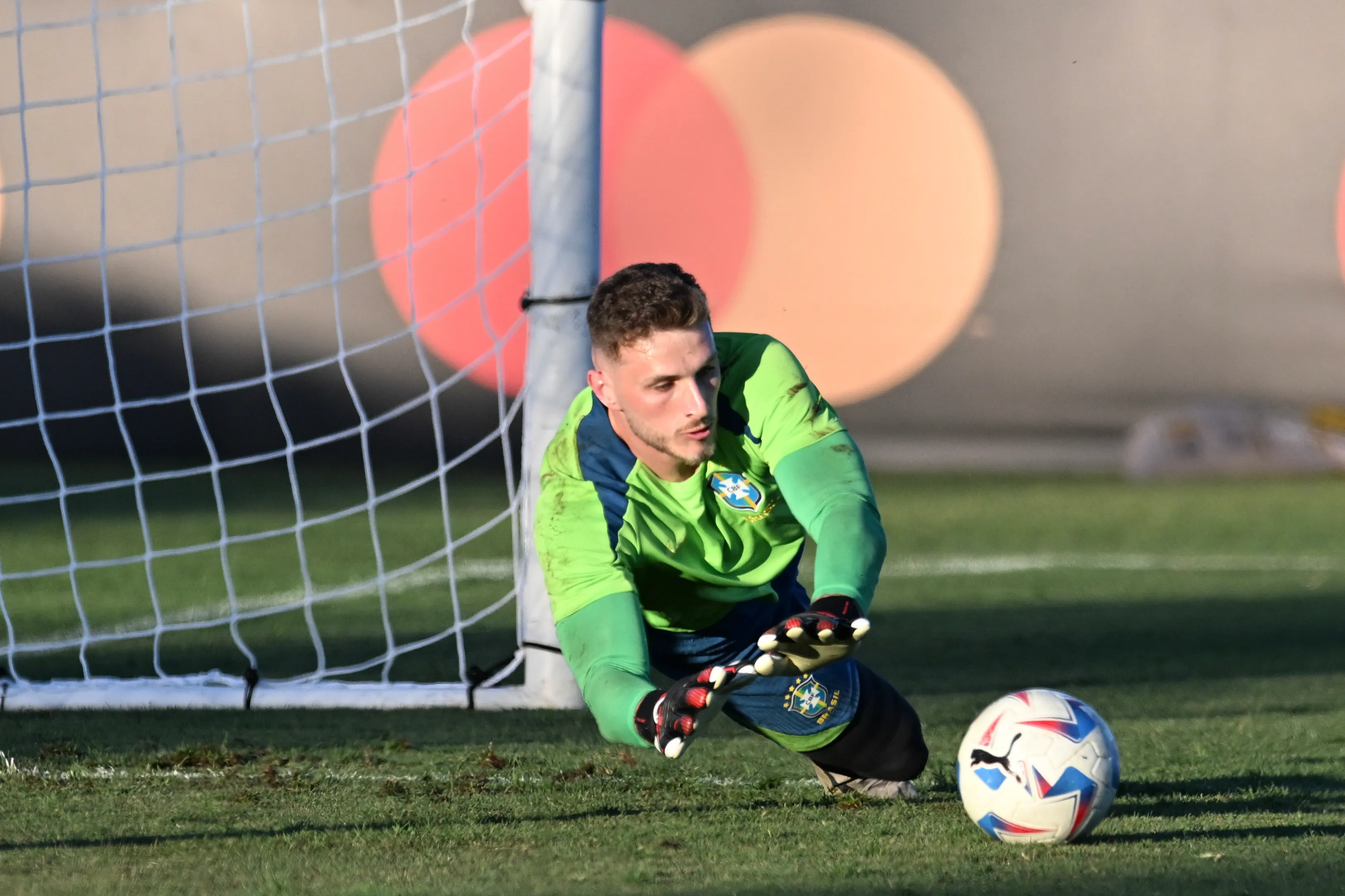 Bento do Brasil durante uma sessão de treino um dia antes da Copa América. (Photo by Candice Ward/Getty Images)