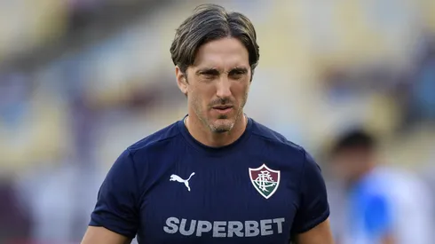 Luis Zubeldia tecnico do Fluminense durante partida contra o Athletico-PR no estadio Maracana pelo campeonato Brasileiro A 2026. Foto: Thiago Ribeiro/AGIF