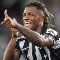 Danilo é chamado por Ancelotti e ganha elogios do técnico