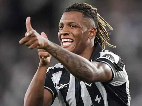 Danilo é chamado por Ancelotti e ganha elogios do técnico