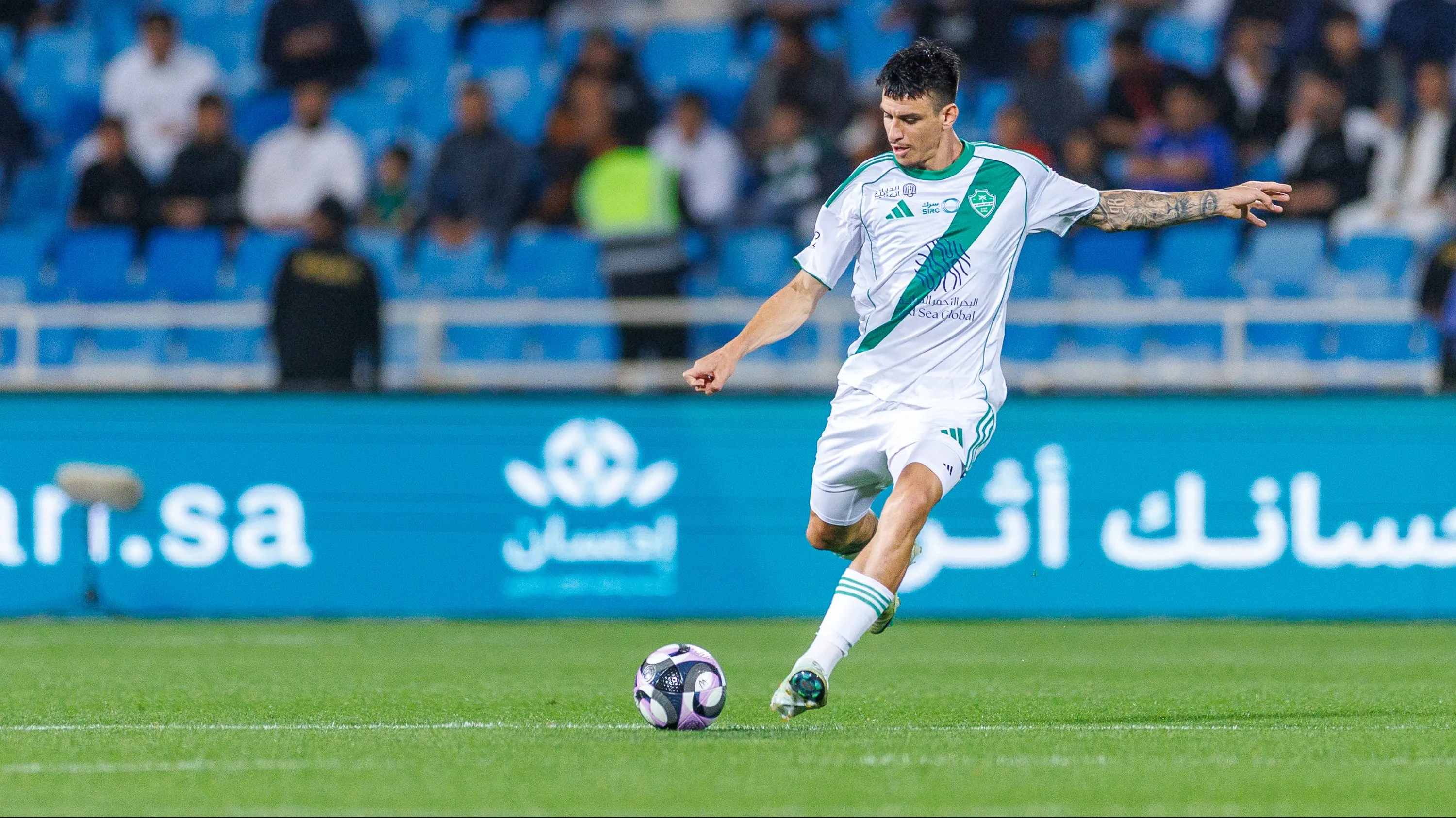 Ibañez atuando pelo Al Ahli. (Photo by Abdullah Ahmed/Getty Images)