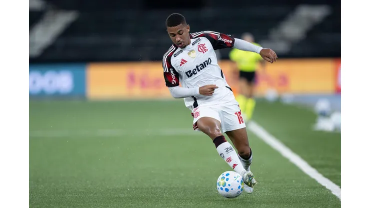 Samuel Lino (Flamengo) durante jogo contra o Botafogo, no dia 14.03.2026. Foto: Jorge Rodrigues/AGIF